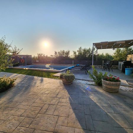 Villa Sheila With Private Pool Roumelí Buitenkant foto