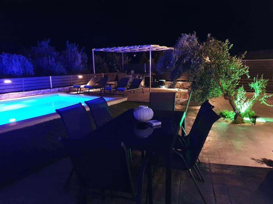 Villa Sheila With Private Pool Roumelí Buitenkant foto