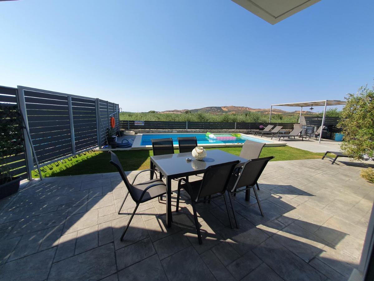 Villa Sheila With Private Pool Roumelí Buitenkant foto
