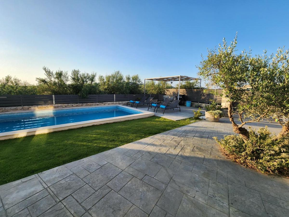 Villa Sheila With Private Pool Roumelí Buitenkant foto