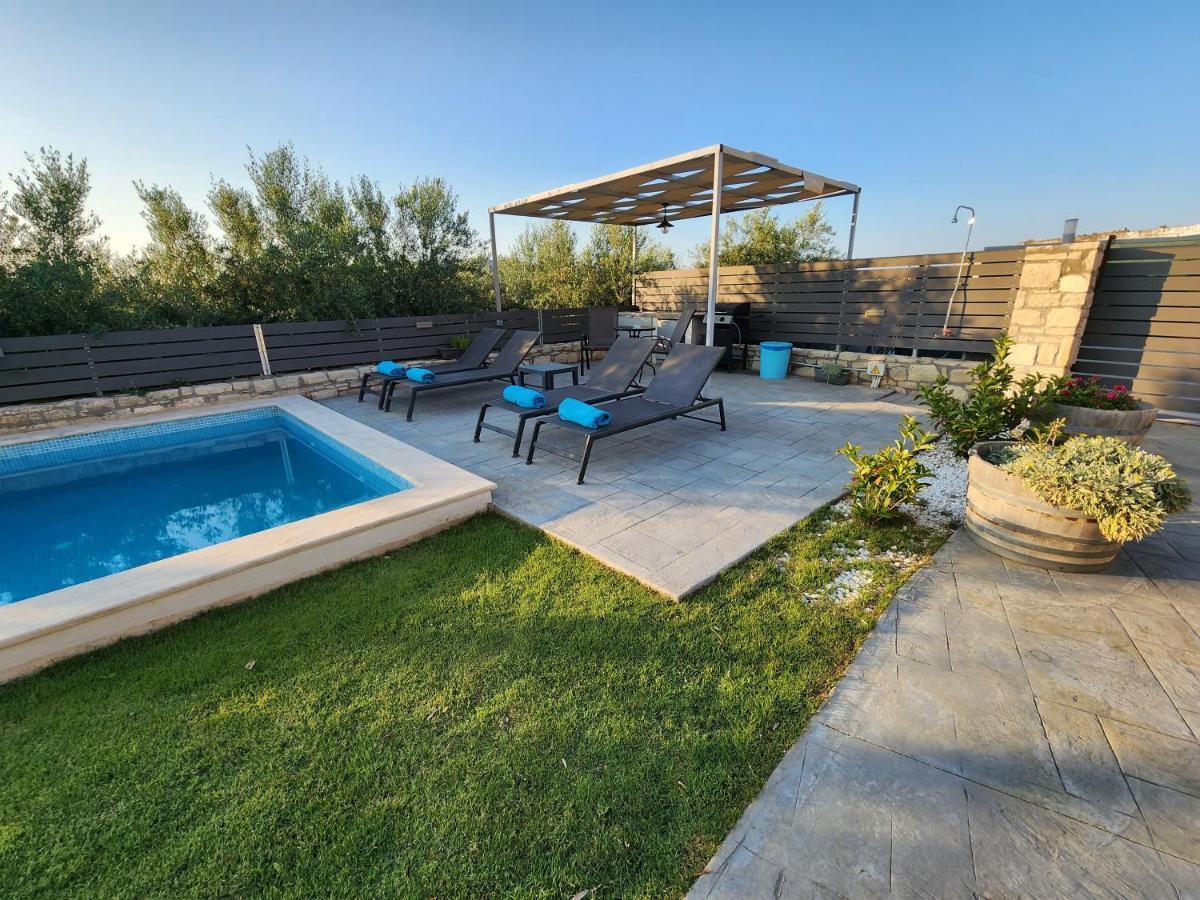 Villa Sheila With Private Pool Roumelí Buitenkant foto