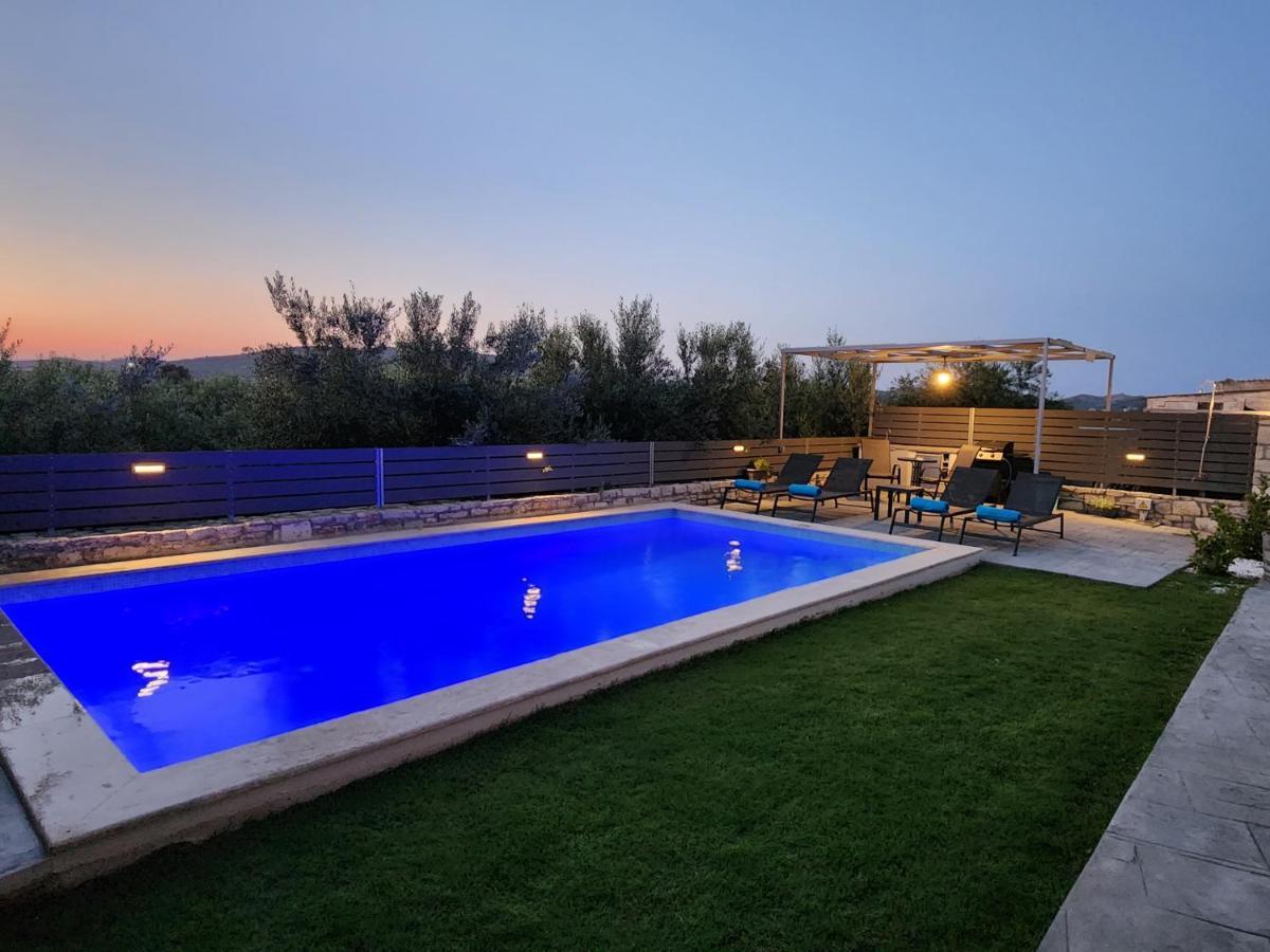 Villa Sheila With Private Pool Roumelí Buitenkant foto
